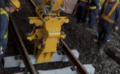 なぜ、昼間に線路を工事するのか  ― 京浜東北線で SBX を使用した「日中作業」を見てきました